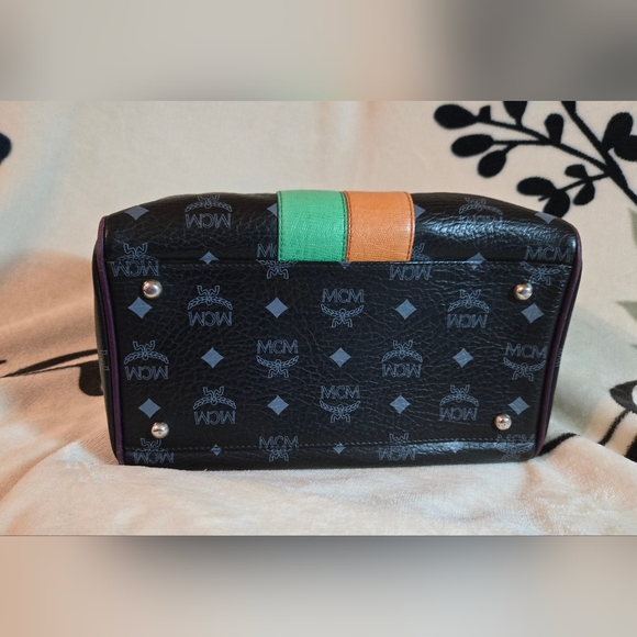 💯 Authentic MCM Black & Purple Visetos Princess Lion Boston Bag - Picture 16 of 16